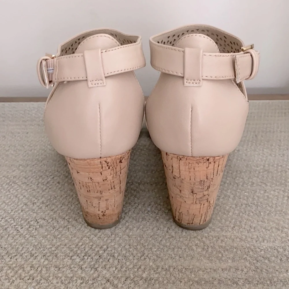 Jones New York Signature Sandal Size 9